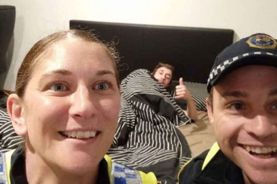 Reece Park foi surpreendido com selfies com polícias no telemóvel