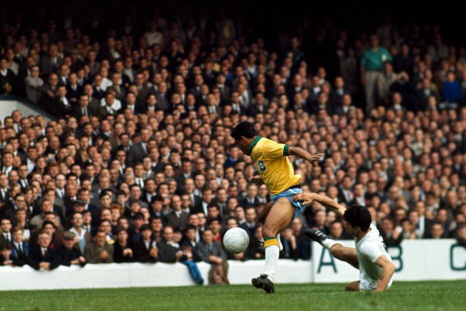 Garrincha ganhou dois título mundiais pelo Brasil e foi, com Pelé, uma das figuras maiores do escrete