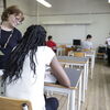 <![CDATA[ "O sentimento é de desgaste e revolta": Milhares de exames por corrigir com prazo no fim ]]>