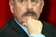 Armando Silva Carvalho, poeta, Santa Casa da Misericórdia das Caldas da Rainha, Porto Editora, Olho Marinho, Óbidos, A Sombra do Mar, Assírio & Alvim, questões sociais, morte, política, autoridades locais