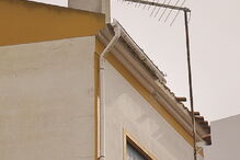 Aeronave causou danos numa casa