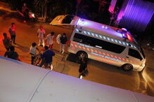 Turista inglês de 40 anos ainda não foi identificado. Terá caído quando fumava um cigarro