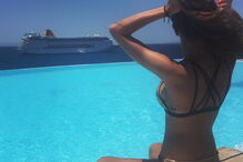 A elegante silhueta de Amina atrai todos os olhares