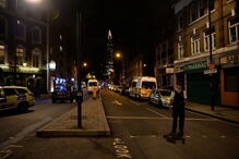 Grande aparato de forças policiais e de meios de socorro acorreram ao local, em Londres