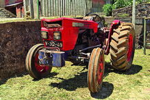 Máquina capotou e esmagou o agricultor que lavrava as terras