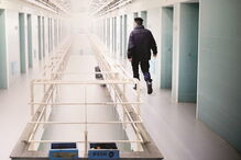 telemóveis, caçados, presos, cadeia, prisão