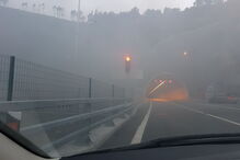 Autocarro em chamas no túnel do Marão