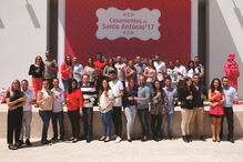 Marchas populares e noivos de Santo António. À noite há desfile na avenida e durante o dia há casamentos nos Paços do Concelho e na Sé  