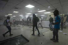 Grupo de encapuzados deitou fogo a gabinete do Supremo Tribunal da Venezuela