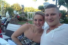 Shaun Edmonson foi filmado a fazer sexo num voo da Ryainair. O homem está noivo de Jenna, que está grávida