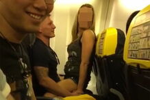 Shaun Edmonson foi filmado a fazer sexo num voo da Ryainair. O homem está noivo de Jenna, que está grávida