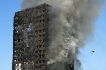 Torre residencial arde em Londres