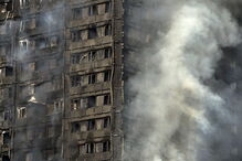 Torre residencial arde em Londres