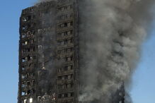 Torre residencial arde em Londres
