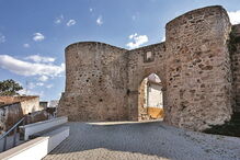 Redondo, Aldeia da Serra, Museu do Vinho, Vale, Vitorino, Museu do Barro de Redondo, Évora, Janita Salomé, Convento de São Paulo, praça da República, turismo, costumes e tradições