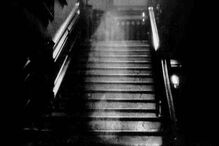 Reino Unido, questões sociais, milionário, ordenado, casa, assombrada, família