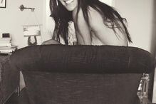 Helena Coelho encanta com beleza