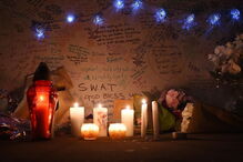 Em Londres multiplicam-se as homenagens e os pedidos de ajuda para localizar vítimas