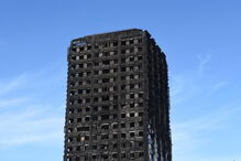 A torre de Londres ficou destruída. Teme-se que haja muitos corpos no interior