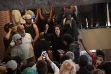 Manifestantes exigem verdade sobre todas as vítimas do incêndio na torre Grenfell