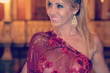 Cláudia Jacques deu que falar num vestido vermelho transparente