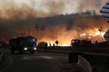 Mais de 300 bombeiros estão a combater as chamas