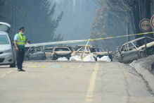 Muitos corpos foram encontrados dentro de carros. Vítimas tentavam fugir quando foram cercadas pelo fogo em Pedrógão Grande