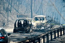 Muitos corpos foram encontrados dentro de carros. Vítimas tentavam fugir quando foram cercadas pelo fogo em Pedrógão Grande