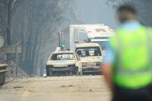 Muitos corpos foram encontrados dentro de carros. Vítimas tentavam fugir quando foram cercadas pelo fogo em Pedrógão Grande