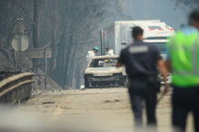 Muitos corpos foram encontrados dentro de carros. Vítimas tentavam fugir quando foram cercadas pelo fogo em Pedrógão Grande