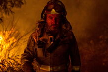 Bombeiros espanhóis ateiam fogo controlado