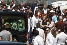 Família, amigos e populares despediram-se de Rodrigo em Camarate 