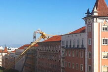Grua caiu na Avenida António Augusto Aguiar