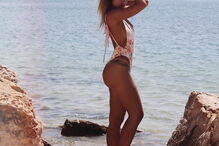 Liliana sensual nas fotos de divulgação da coleção