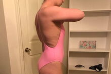 Convidada a sair de piscina por excitar os homens