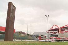 Monumento a Cosme Damião junto ao Estádio da Luz foi vandalizado