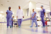 Enfermeiros especialistas ameaçam prestar apenas cuidados básicos até passarem a ser remunerados pela categoria