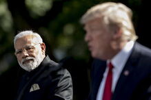Trump ao lado de Narendra Modi
