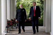 Trump ao lado de Narendra Modi