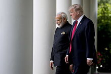 Trump ao lado de Narendra Modi
