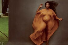 Serena Williams despiu-se para fazer capa de revista