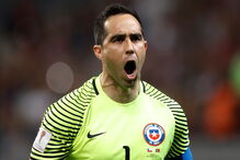 O experiente guarda-redes do Chile Claudio Bravo