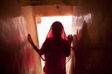 Mulher esmagou testículos do sogro