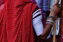 Mulher esmagou testículos do sogro