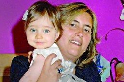 Bianca, uma das vítimas de Pedrógão, com a mãe Gina Antunes 