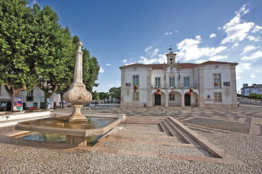 Redondo, Aldeia da Serra, Museu do Vinho, Vale, Vitorino, Museu do Barro de Redondo, Évora, Janita Salomé, Convento de São Paulo, praça da República, turismo, costumes e tradições