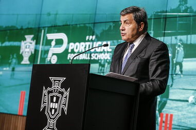 Benfica terá tido acesso aos SMS do presidente da FPF, Fernando Gomes 