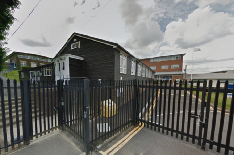 Girls, Hilary Burkett, Kent, educação, questões sociais