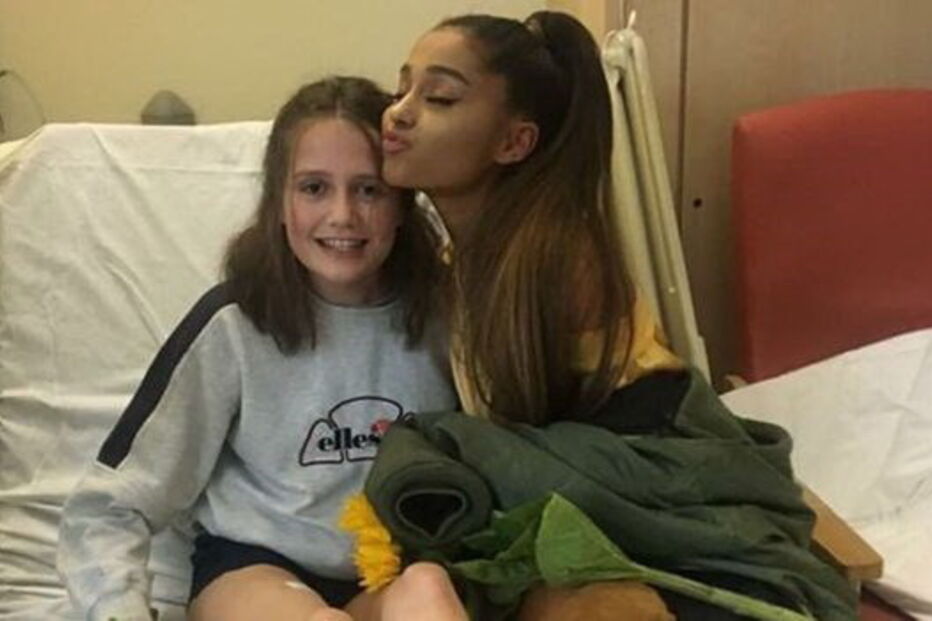 Ariana Grande visitou os fãs que recuperam de ferimentos num hospital de Manchester