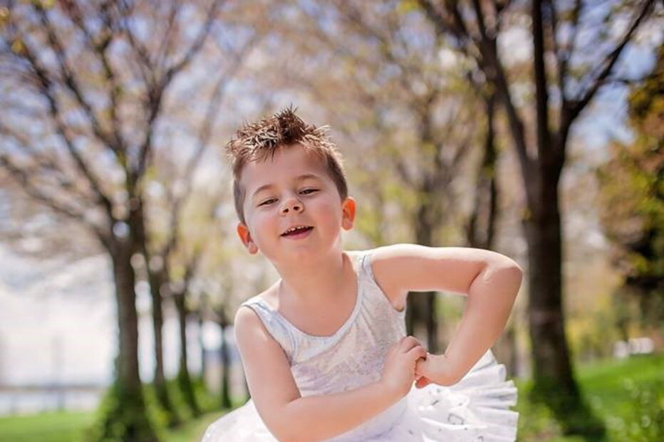 mãe, canadiana, filho, vestidos, menino, menina, Canadá, estereótipos, sexo, género, Crystal Kells